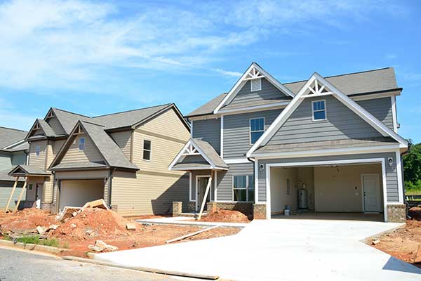 Newly constructed homes in a neighborhood with shingle roofs installed
